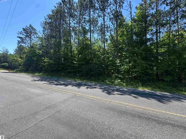 Ingersoll Rd SW, Fife Lake, MI 49633
