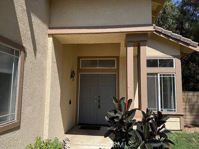 5 bed, 2.5 bath, 1921 sqft, $3,600 — Photo 2
