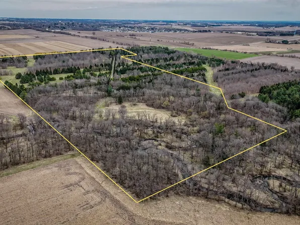 1000/1006 Irish Ln, Mount Vernon, IA 52314