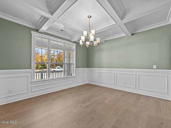5th image of 984 Hunter Grace Drive