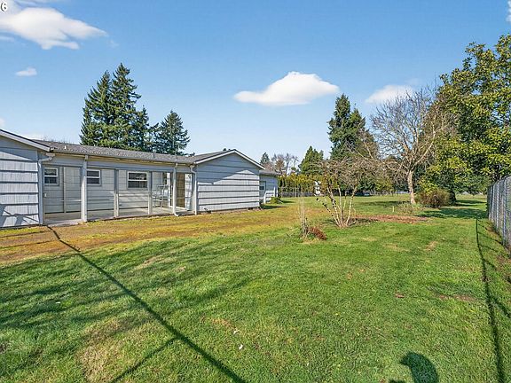 3rd image of SE Marie St