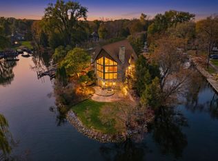 85 Lake Rest Ave, Oshkosh, WI 54902