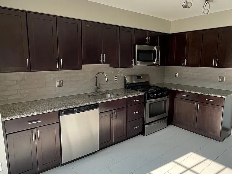 10127 Ebenshire Ct — Photo 4
