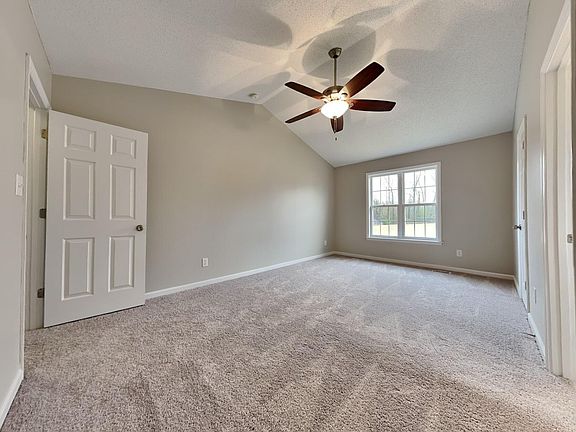 5th image of 174 Patricia Dr