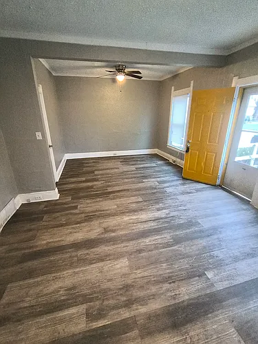 1407 Colton St Photo 1