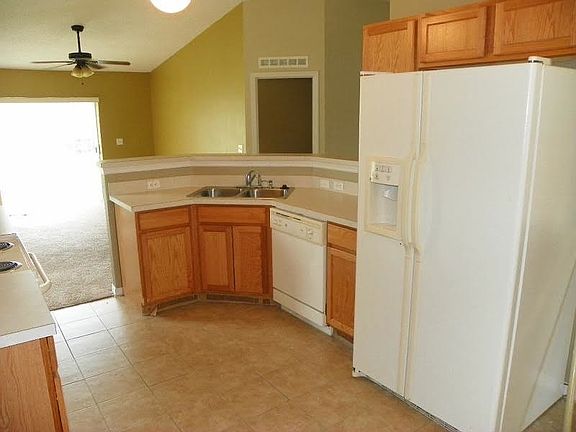 3rd image of 265 McKay Blvd