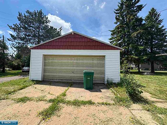 3rd image of 512 Memorial Dr