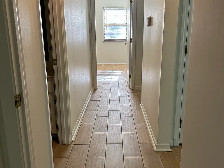 7800 N Camden Ave — Photo 12