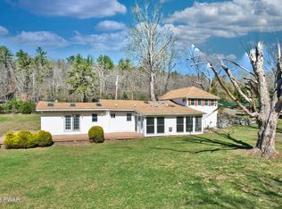 130 Log And Twig Rd, Dingmans Ferry, PA 18328