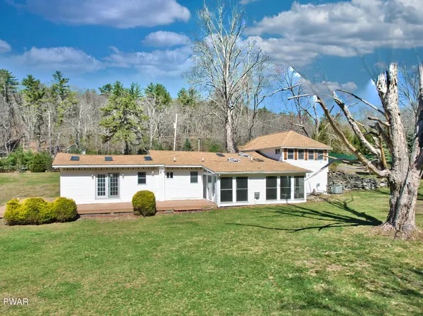 130 Log And Twig Rd, Dingmans Ferry, PA 18328
