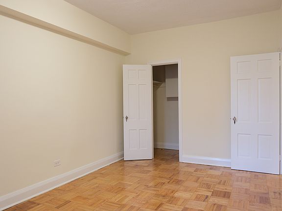 5th image of 3 Du Maurier Blvd #114