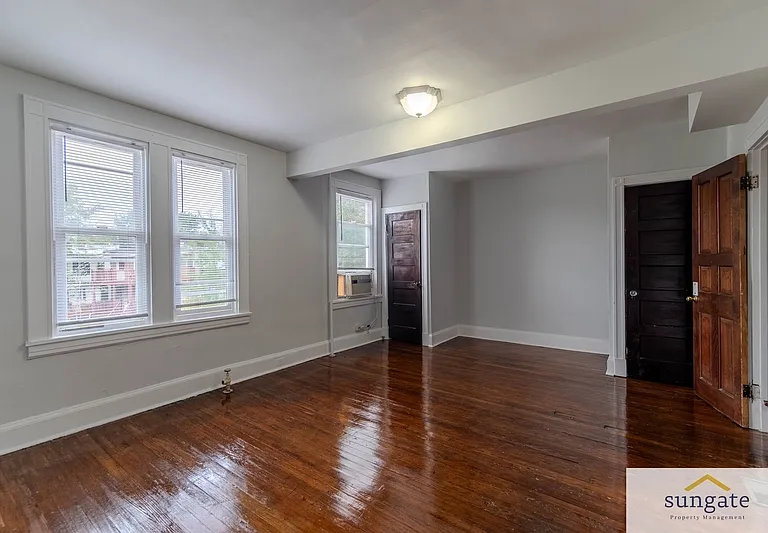 348 E University Pkwy — Photo 20