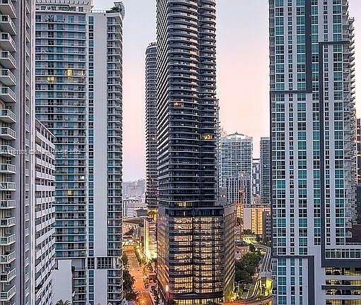 2nd image of 1000 Brickell Plz #2408