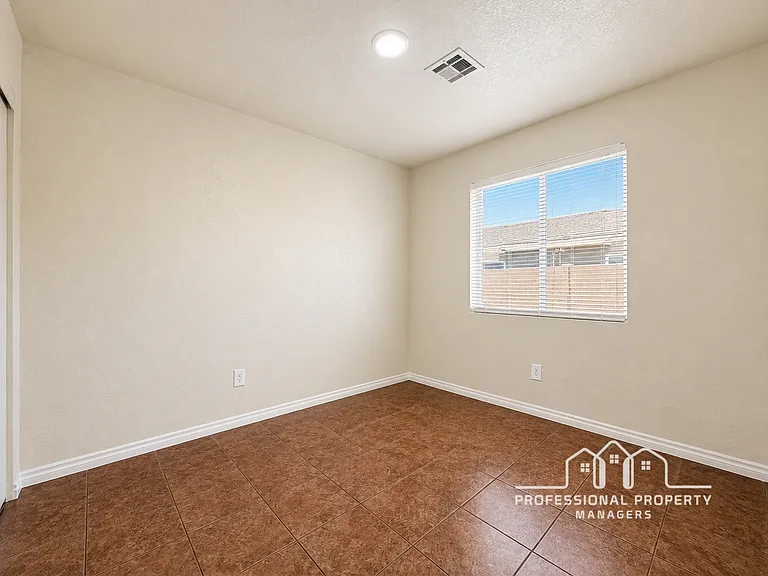 7042 E 36th Pl — Photo 12