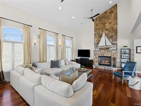 4th image of 2883 Shore Drive
