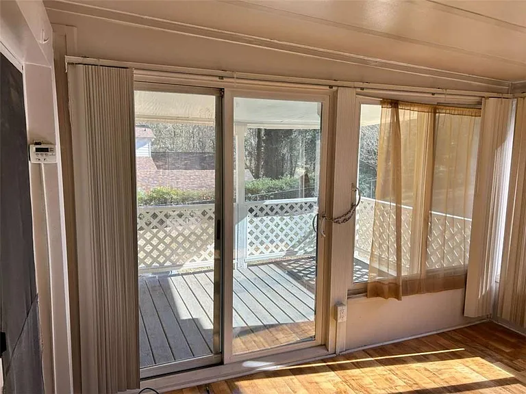 4642 Elmhurst Dr — Photo 15