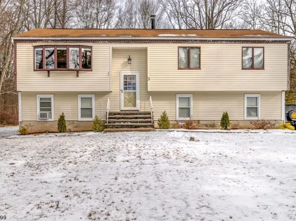 3 Northlea Dr, Boonton, NJ 07005