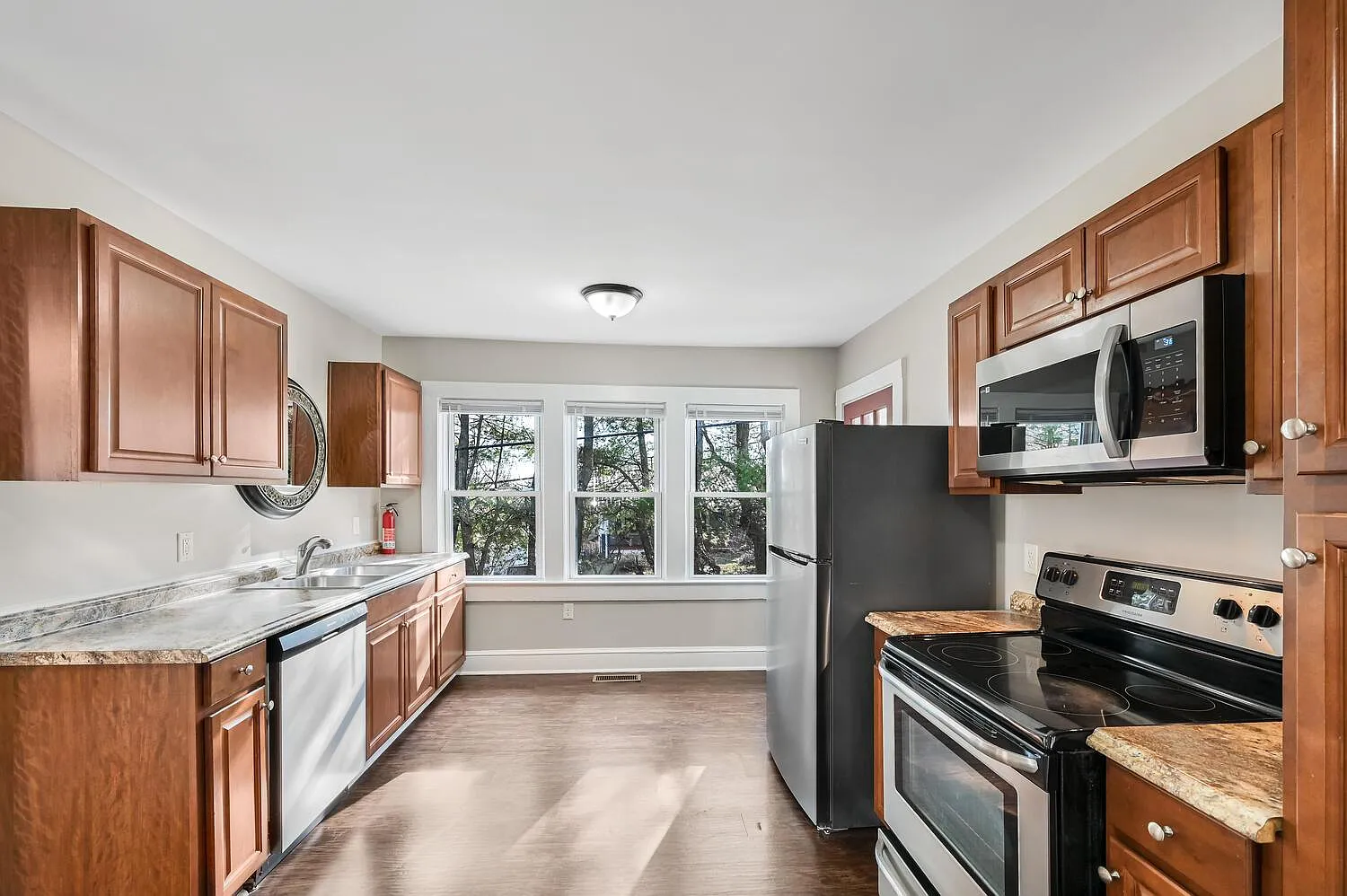 2 bed, 1016 sqft, $5,100 — Photo 2