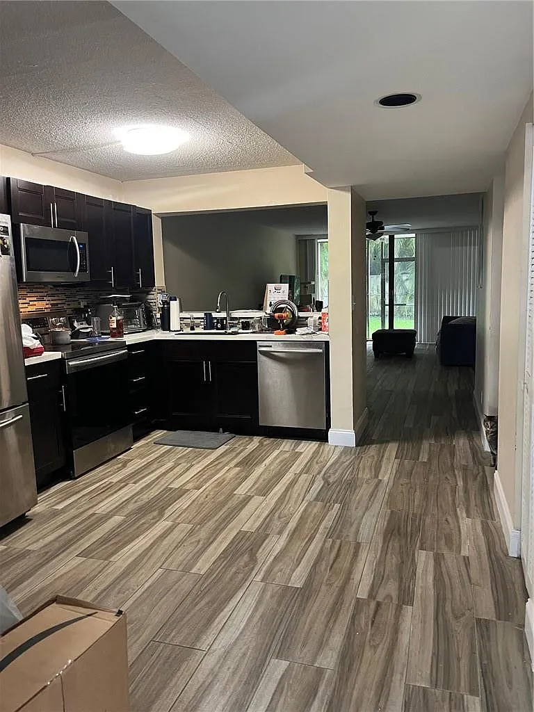 2 bed, 2.0 bath, 1060 sqft, $2,300 — Photo 2