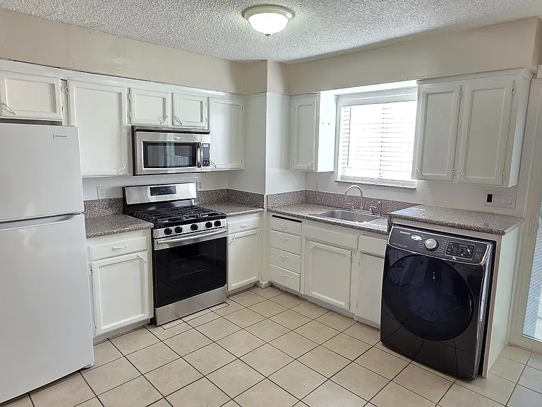 4136 N Thesta St #10 — Photo 7