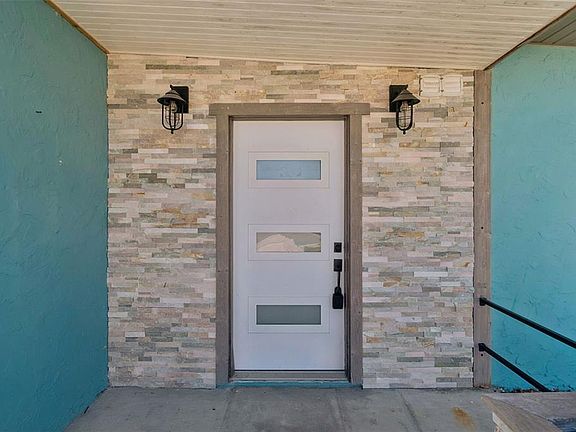 4th image of 16108 5th St E