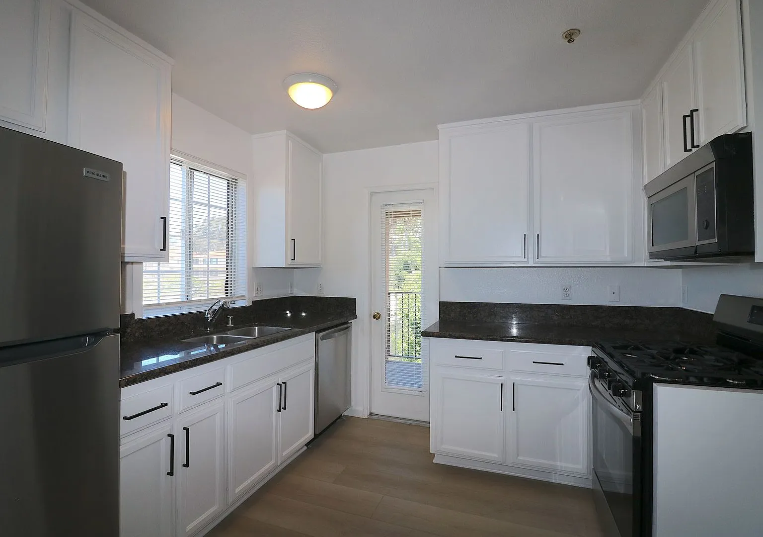 Bel Vue Terrace Apartments — Photo 2