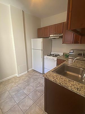 4th image of 31-72 37th St #6