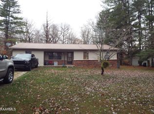 916 Maynard Rd, Crossville, TN 38571