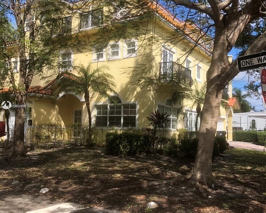 1st image of 913 SW 8th St #1-2