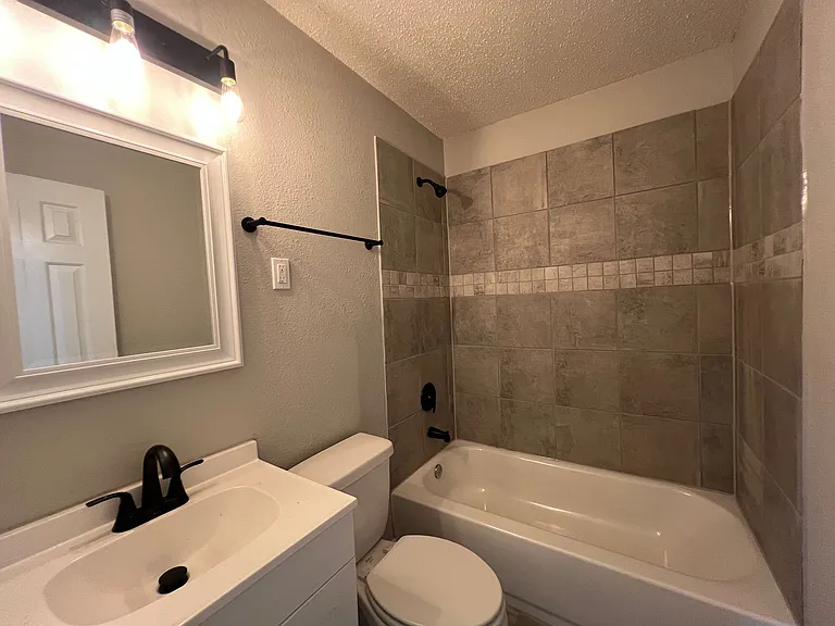 385 Washburn Dr — Photo 5