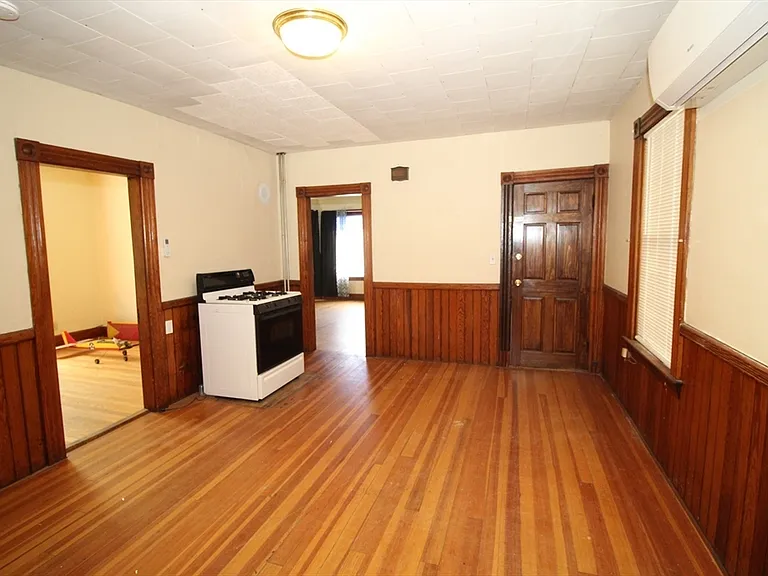 71 Ash St #1 — Photo 4