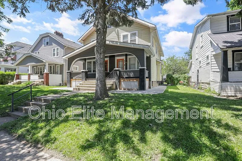 3 bed, 1.0 bath, 1200 sqft, $1,400 — Photo 3