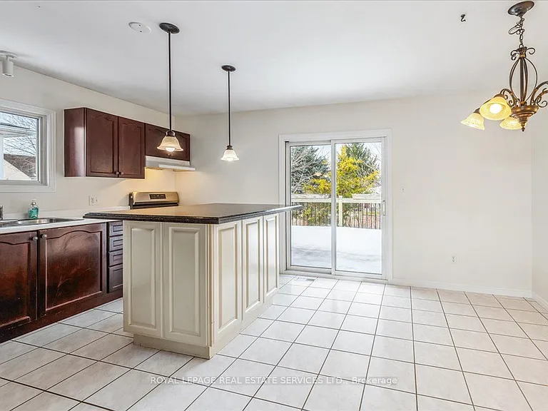 82 Whitlaw Way — Photo 8
