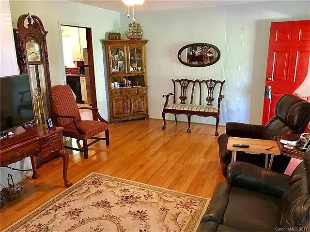9711 Hickory Ridge Rd — Photo 4