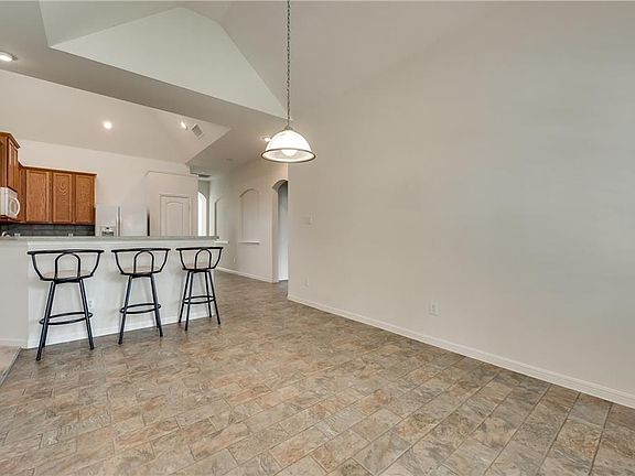 2nd image of 1505 Nightingale Dr