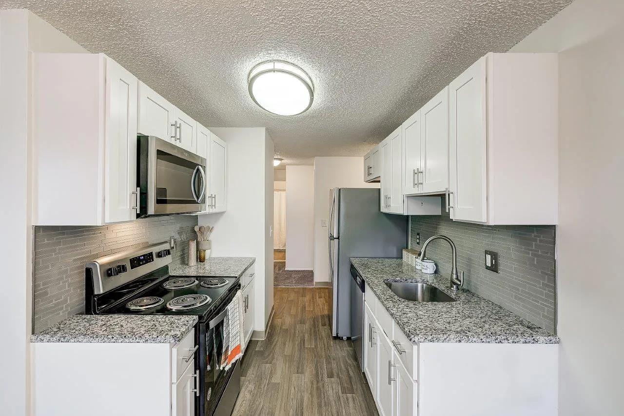 Hilton Village Apartment Homes — Photo 2