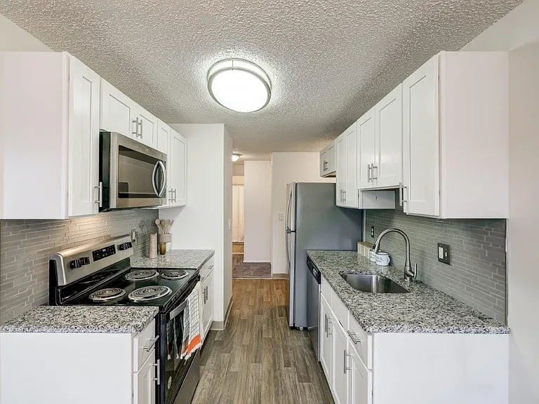 Hilton Village Apartment Homes — Photo 2