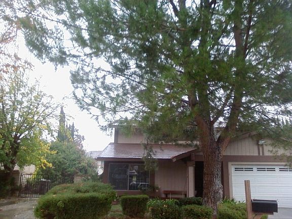 separate driveway to large side yard