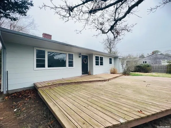 21 Gardners Lane #A, Hampton Bays, NY 11946