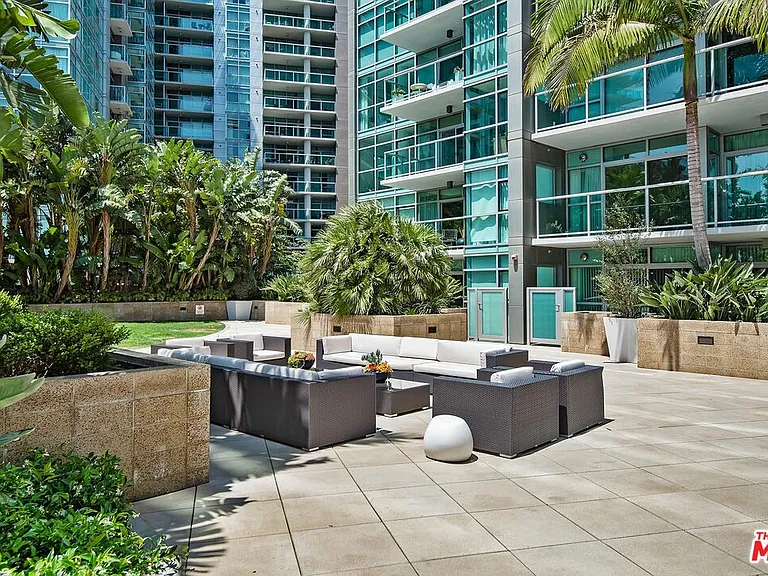 13650 Marina Pointe Dr #1706 — Photo 37