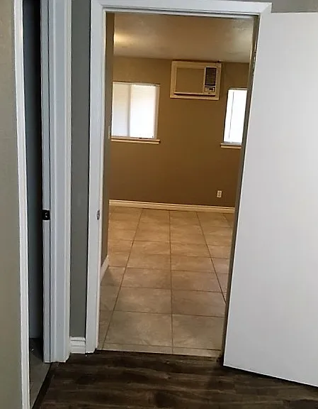 Western Oaks Apartments — Photo 6