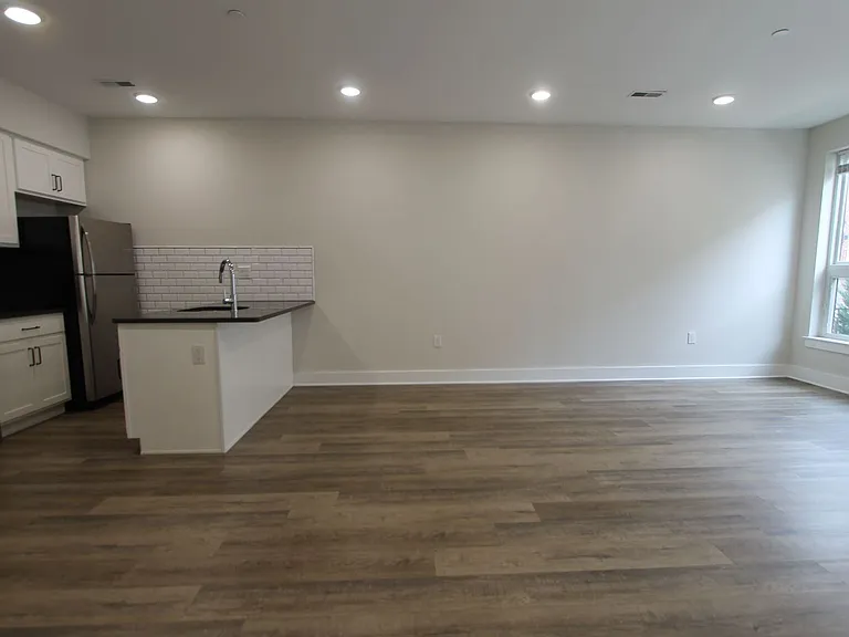 East Main Manayunk Apartments — Photo 59