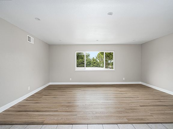 5th image of 121 S Illinois St APT 3