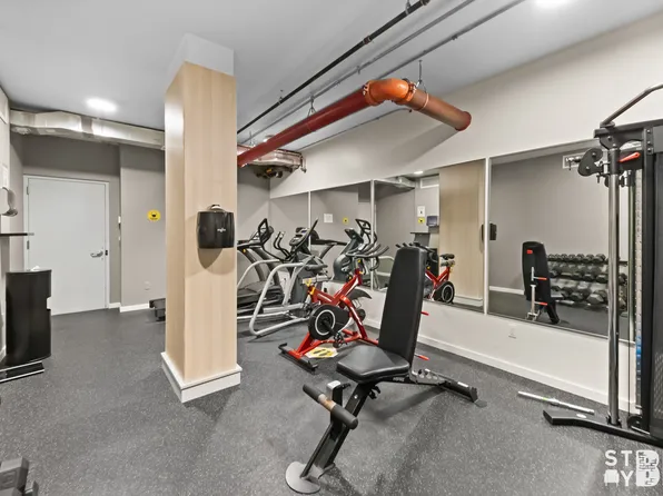 194 21st Street image 18 of 23