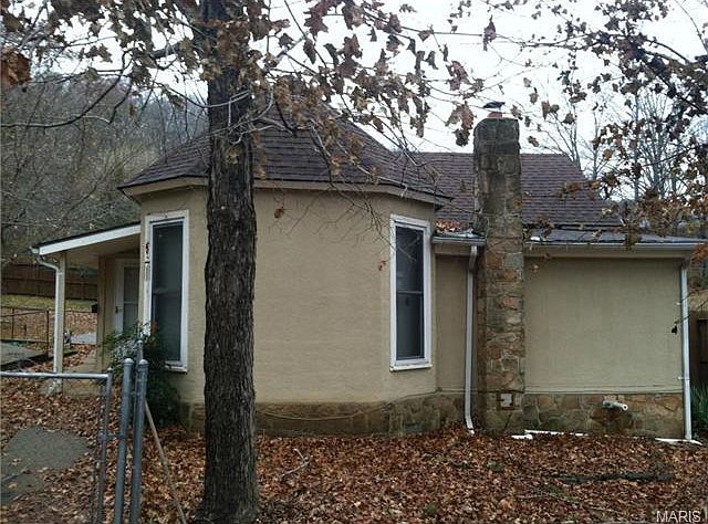 1st image of 209 S 5th St