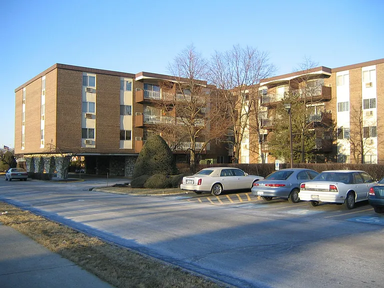 1301 S Finley Rd #307 — Photo 1