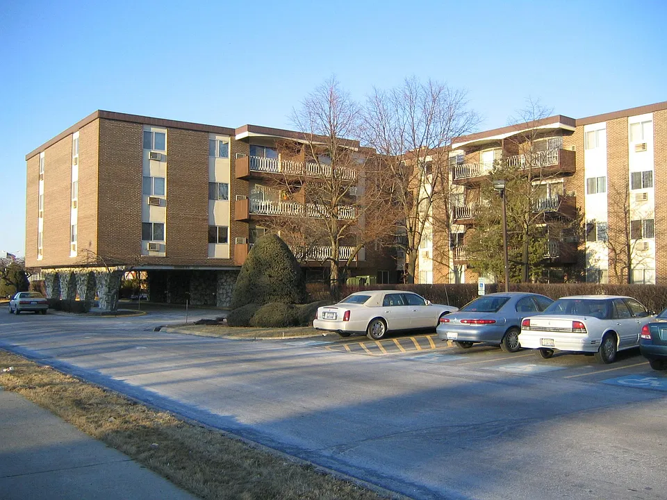 1301 S Finley Rd #307
