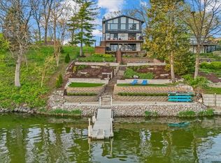 386 Holiday Dr, Somonauk, IL 60552