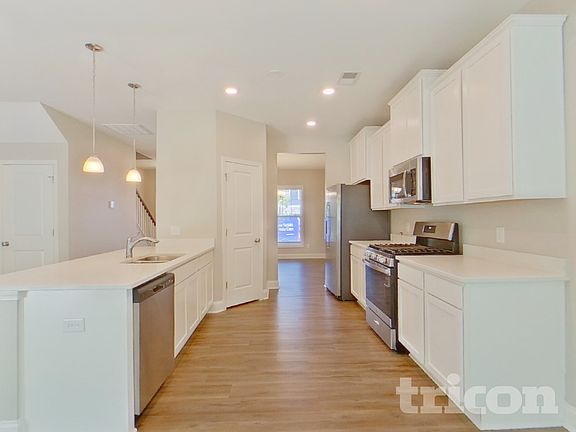 5th image of 563 Roseridge Dr