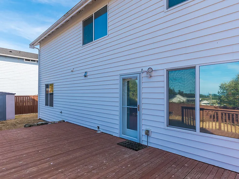 1182 NW Redwing Dr — Photo 16